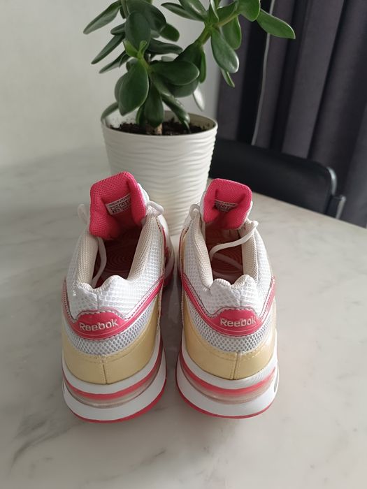 Продам кросівки NIKE жіночі