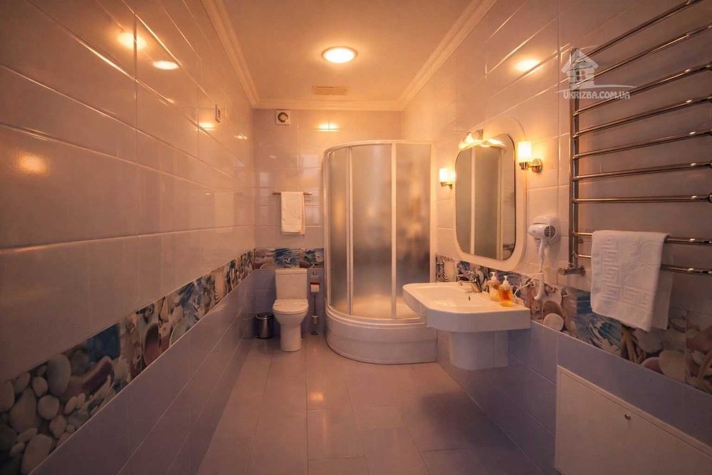 Посуточно.10км от Киева,5 спален,баня,теплый бассейн,бильярд,генератор