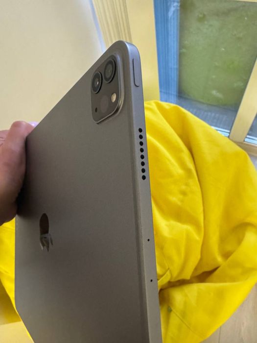 iPad Pro 11 (4-gen) 256gb, m2, идеал, комплект
