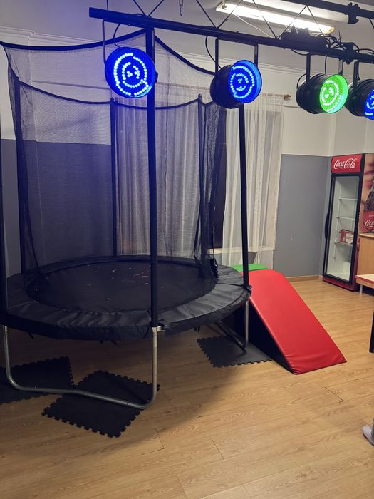 Aluguer sala para festas com Insuflavel e Trampolim