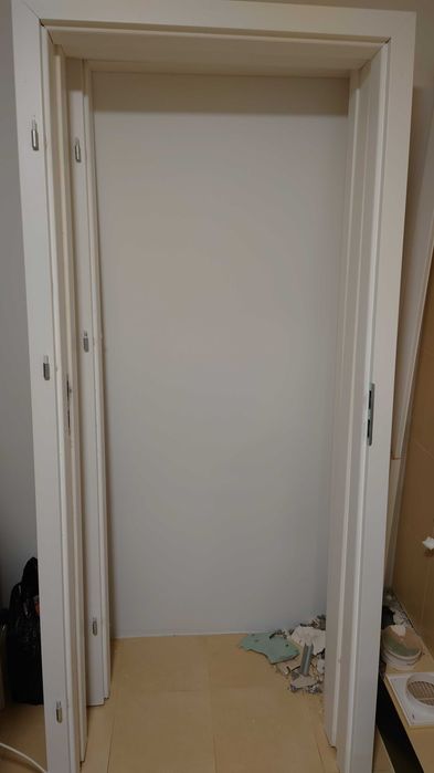 Drzwi wewnętrzne, białe, z matowym szkłem, elegancki wygląd