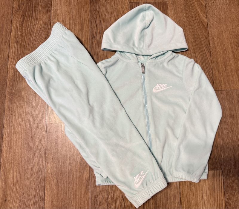Онигінальний костюм Nike