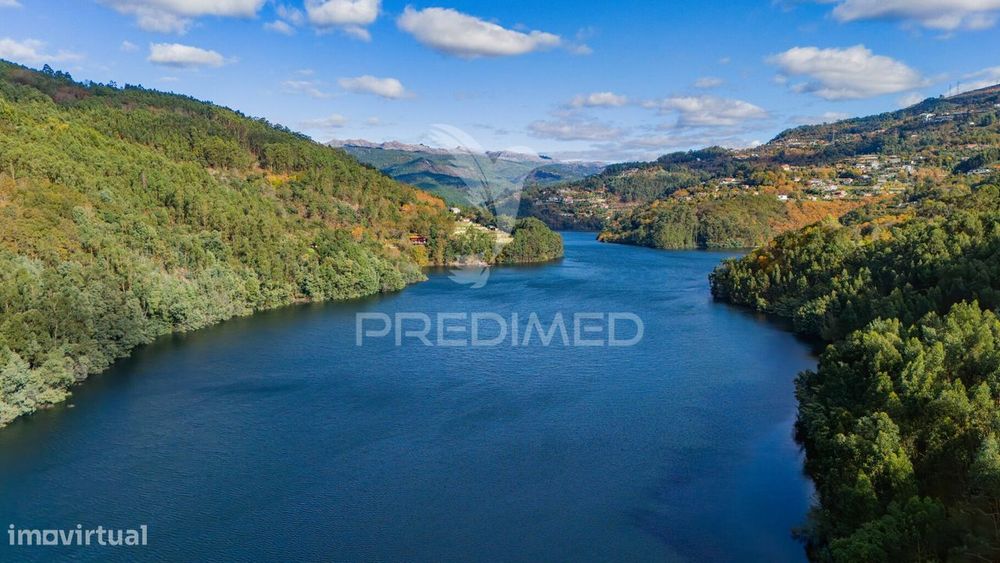 Terreno com 13290 M2 no rio Cávado, Gerês