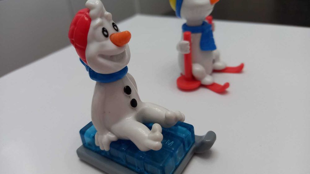 2 шт. снеговик Олаф на санках на лыжах Рождество Новый год McDonald's