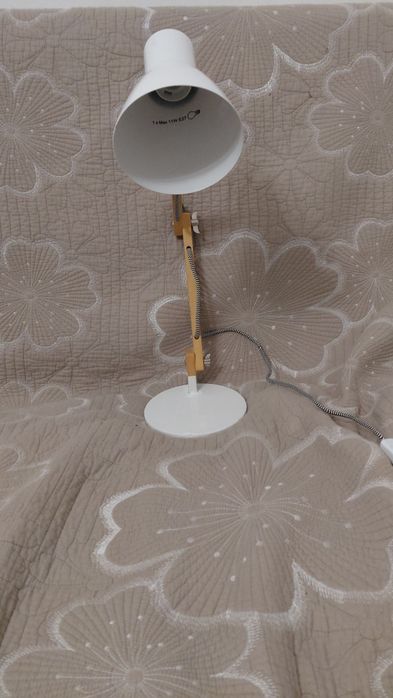 Lampa stołowa biała