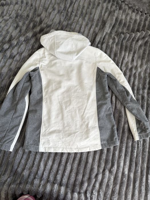 Куртка жіноча біло-сіра 38 та ментолова 36