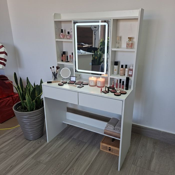 Toaletka kosmetyczna z otwieranym lustrem nowa