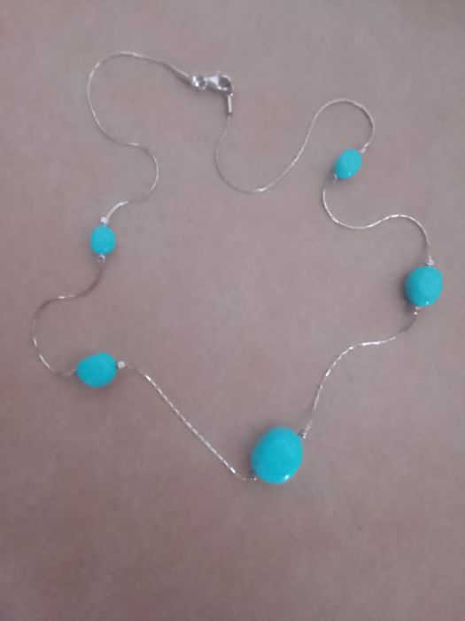 Fio em prata com pedras azul turquesa