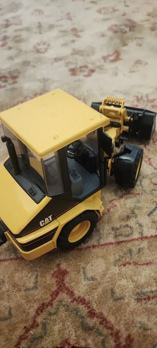 Escavadora Caterpillar