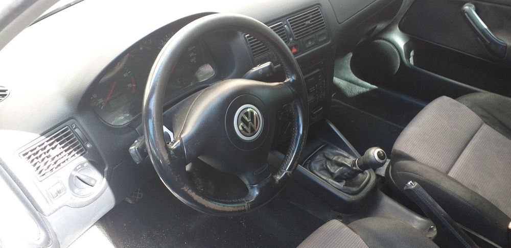 V.W.Golf 1.6 gasolina,5 Portas(bom estado geral)