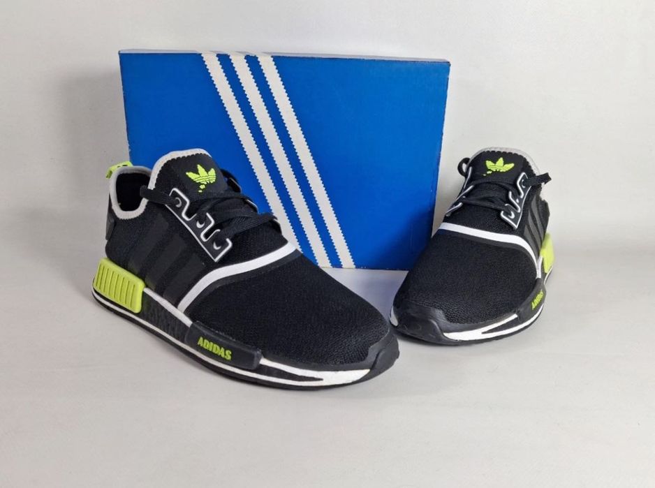 Кросівки Adidas Nmd_R1 Black Boost (р. 44) Оригинал летние мужские беговые кроссовки буст
