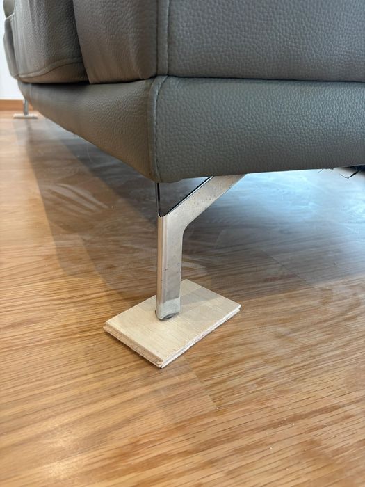 Conjunto de dois sofás de cabedal