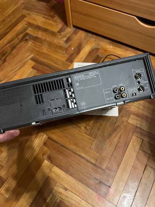 Відеомагнітофон Sony SLV