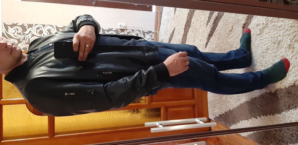 Шкіряна куртка     .