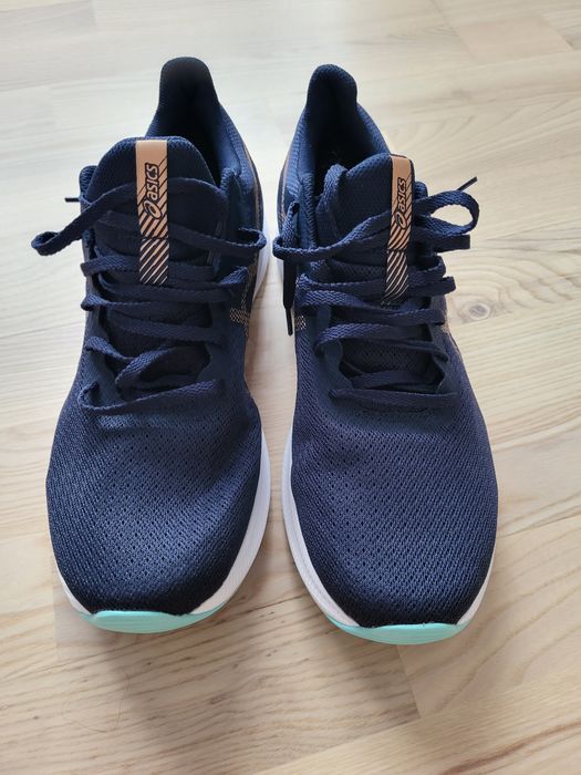 Нові кросівки Asics