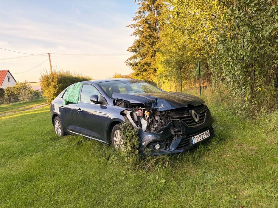 Sprzedam jak na zdjęciach Renult Megane rok 2019 z silnikiem 1.5d 115km