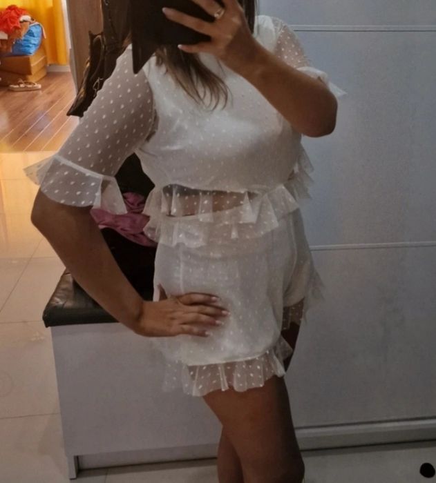 Kombinezon biały wycięte boki PrettyLittleThing