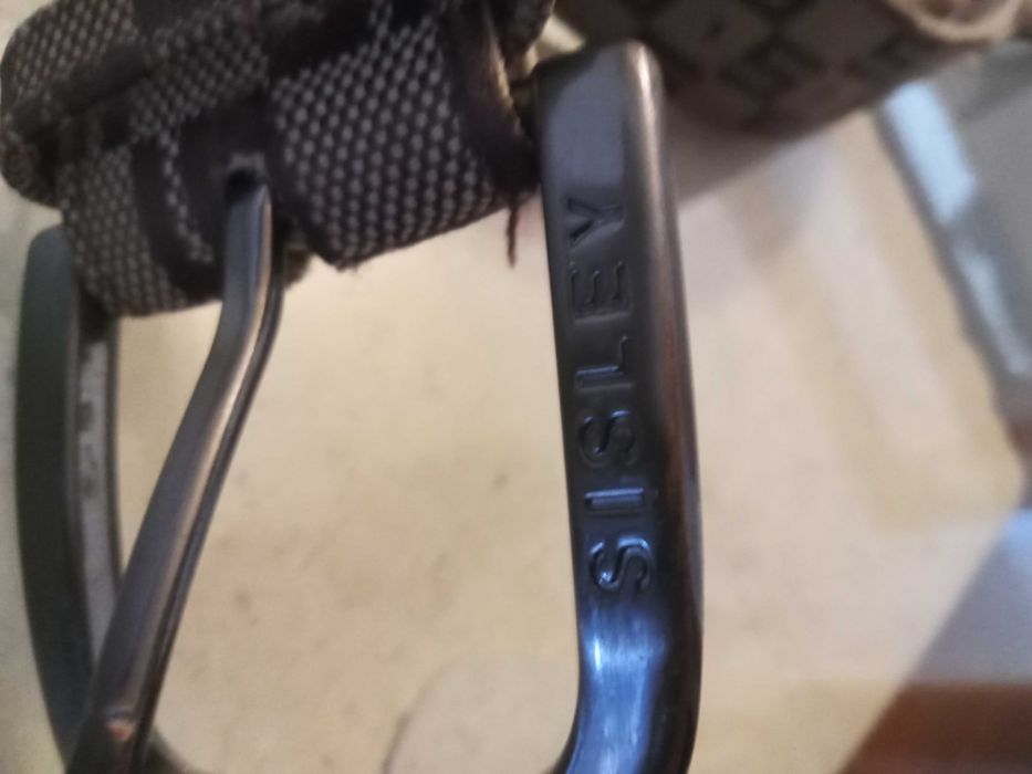 Conjunto da Sisley, carteira,cinto e luvas