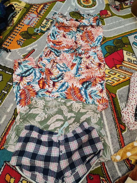 Отдам пакет вещей на девушку