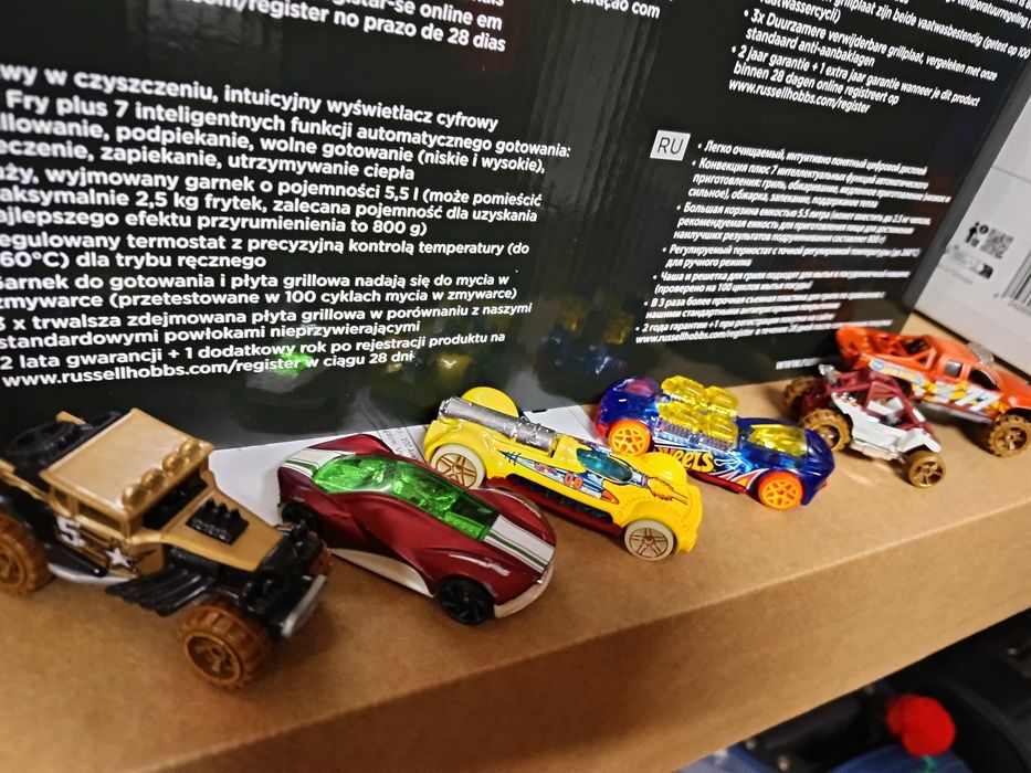 8 carrinhos HotWheels