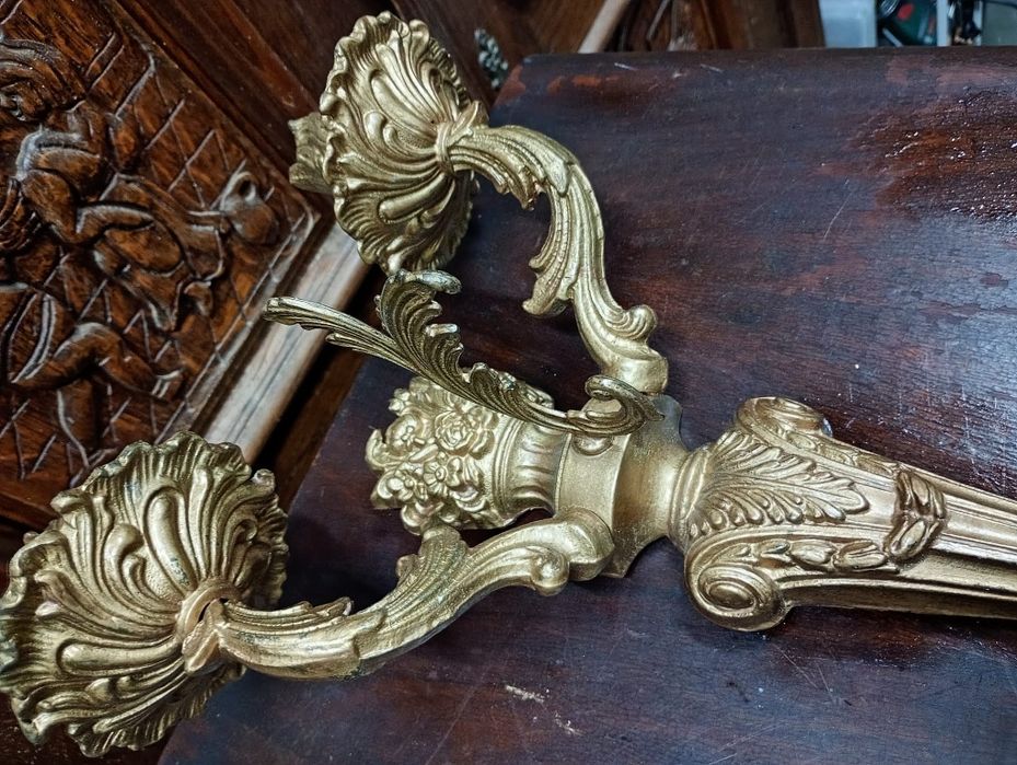 Stary elegancki świecznik