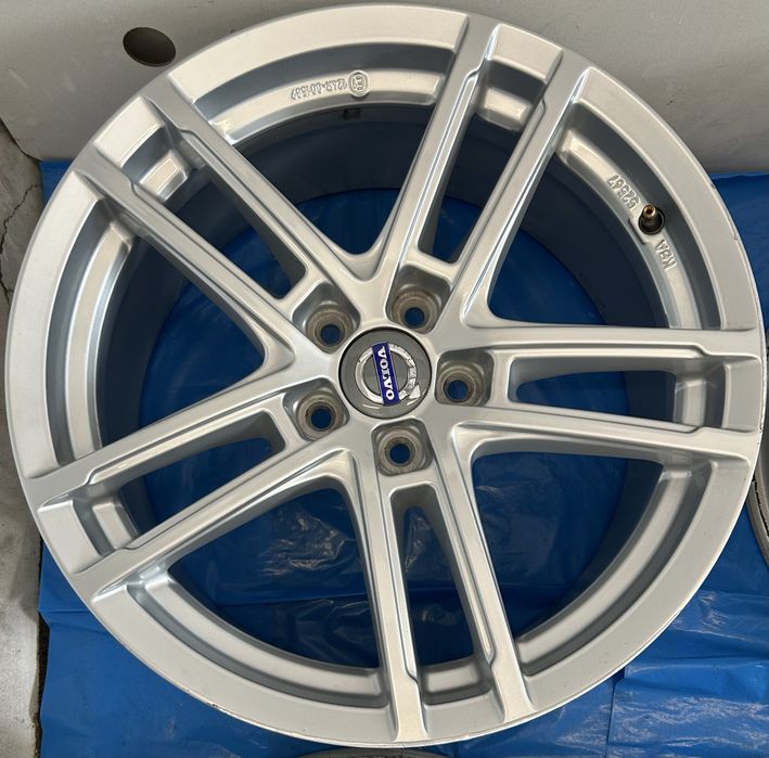 706 Felgi Aluminiowe Volvo R 18 5x108 otwór 63,3 Bardzo Ładne