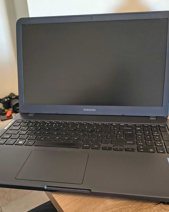 Portátil Samsung 15.6" SSD + HD externo | Ideal para uso básico
