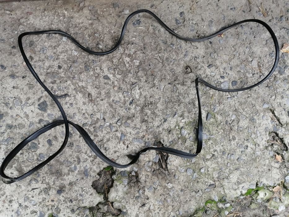 Уплотнитель заднего стекла Шевроле Evanda Epica