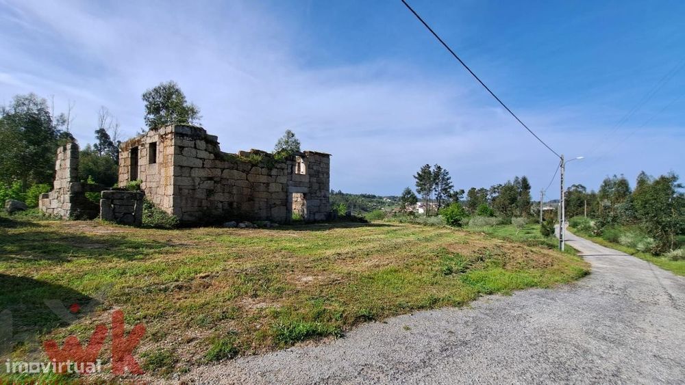 QUINTA cerca 1.5Ha, com CASA PEDRA 100m2, registada como habitação — Lagos Da Beira E Lajeosa, Coimbra