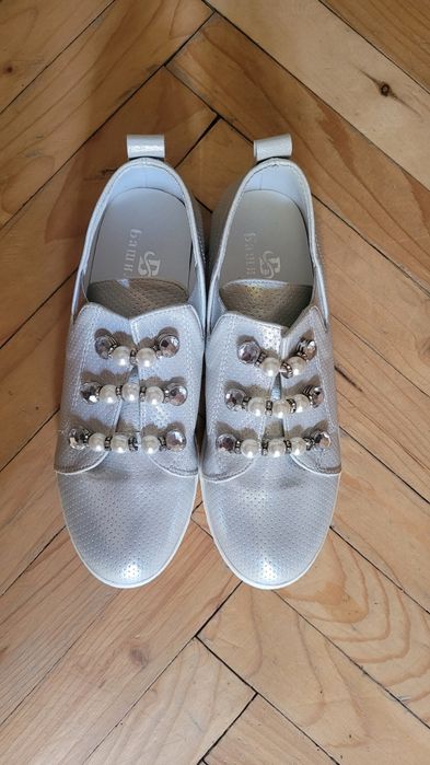 Кросівки для дівчинки, 34 розмір. Стан нових