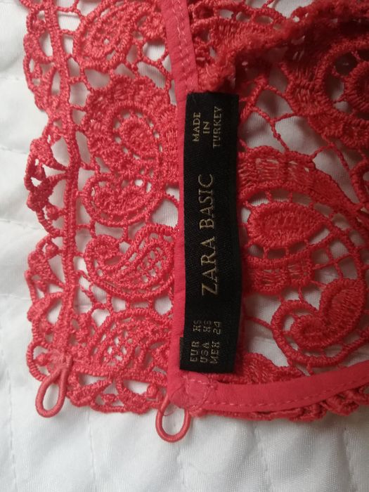 Sukienka narzutka koronkowa firmy Zara rozmiar XS