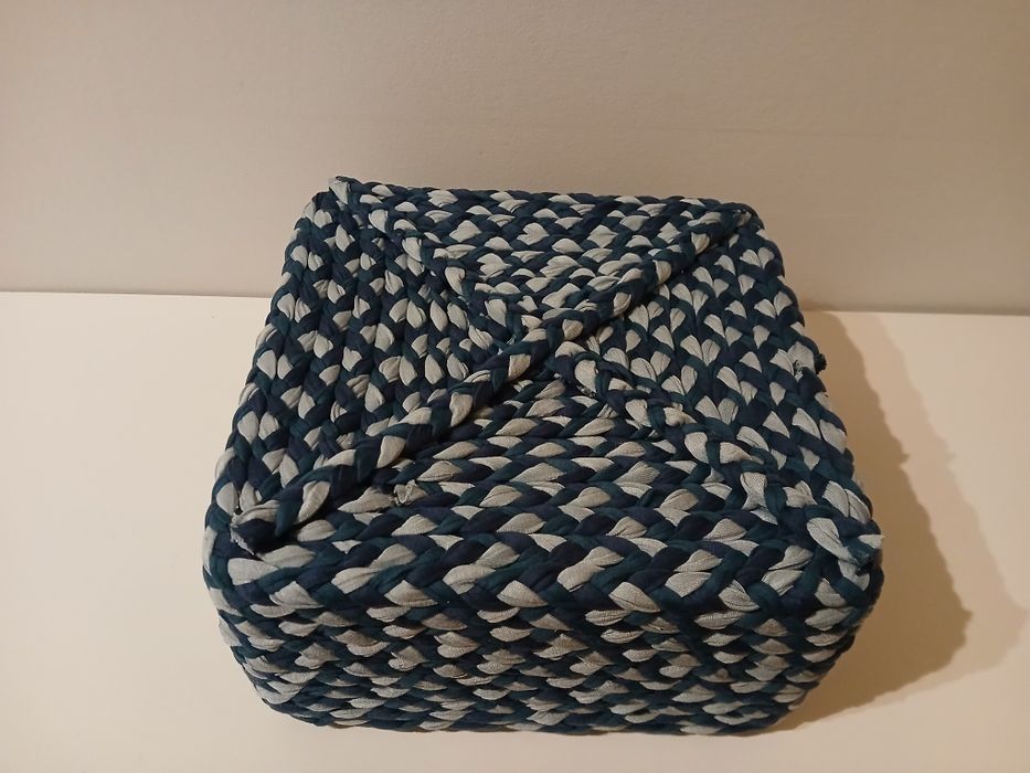 Caixa plástica forrada a tecido azul