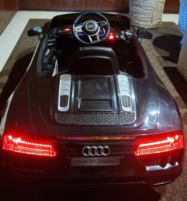AUDI R8 - Carro Elétrico Infantil a bateria