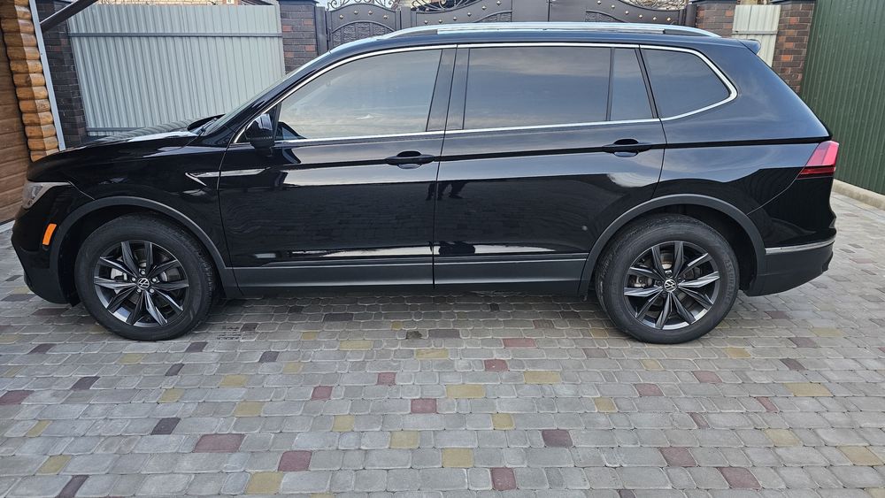 Volkswagen Tiguan 2023 рік