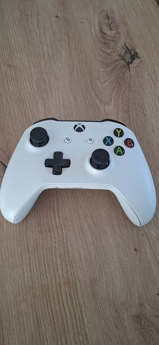 XBOX ONE S 1TB + pad