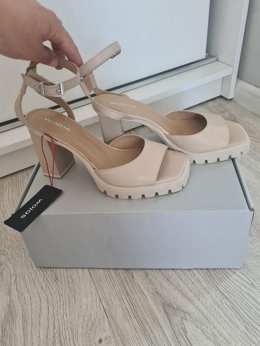Beżowe sandały Wojas 37