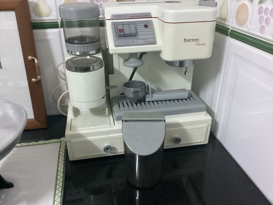 Máquina de café expresso com moinho Home