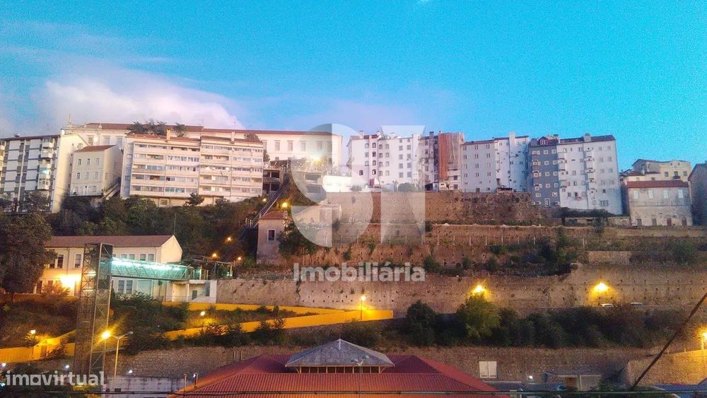Building, T8 typology, to be rehabilitated, Coimbra City Center