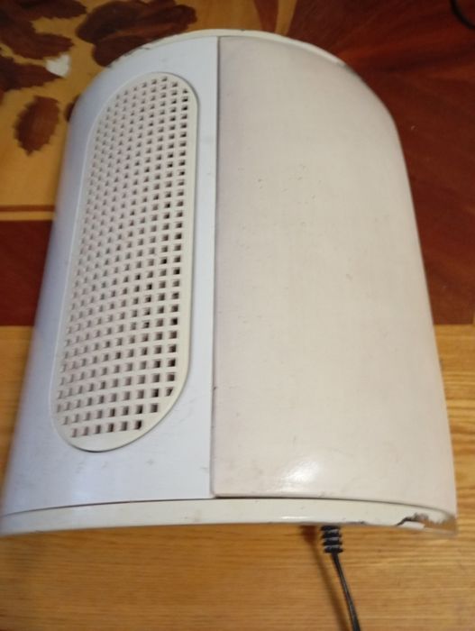 Вытяжка для маникюра на две руки, 858-5.б.у рабочая + подарок лампа

В