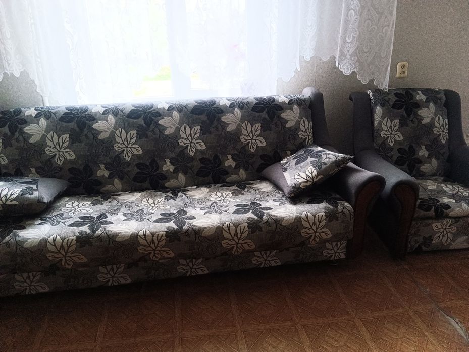 Диван і два крісла