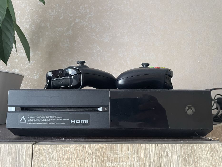 Xbox one fat з двома геймпадами 500g