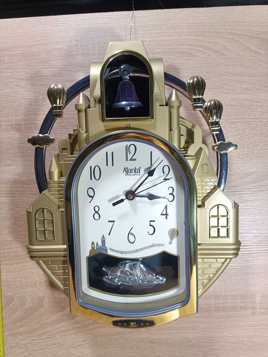 Часы большие настенные с маятником, Новые.