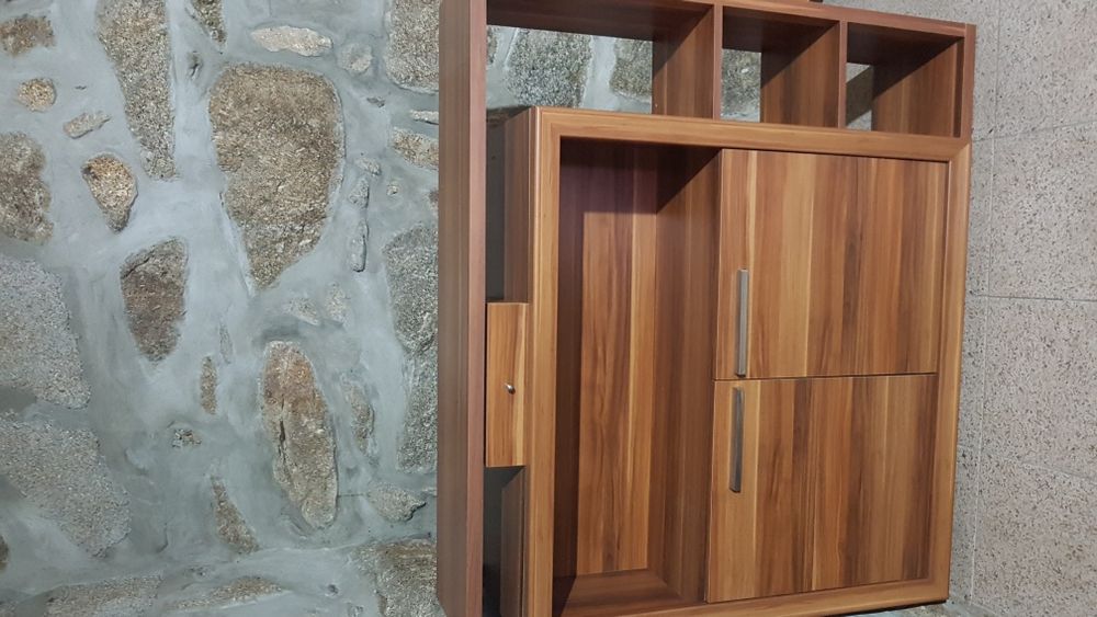 Móvel bar praticamente novo