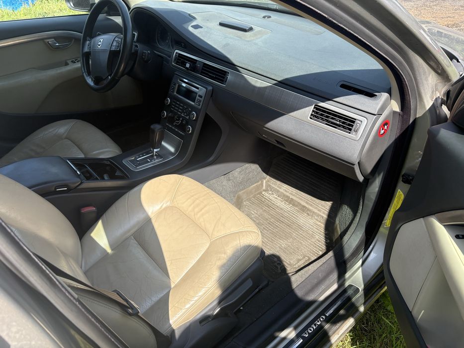 Volvo v70 2,4 diesel 2008 skora navi el klapa