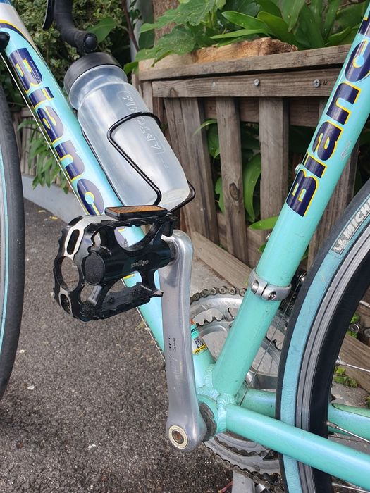 Bicicleta de Estrada Bianchi Oltre Race Shimano 105 Di2 azul claro