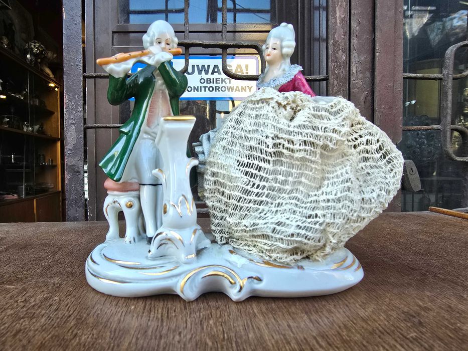 Stara porcelanowa figurka para GDR