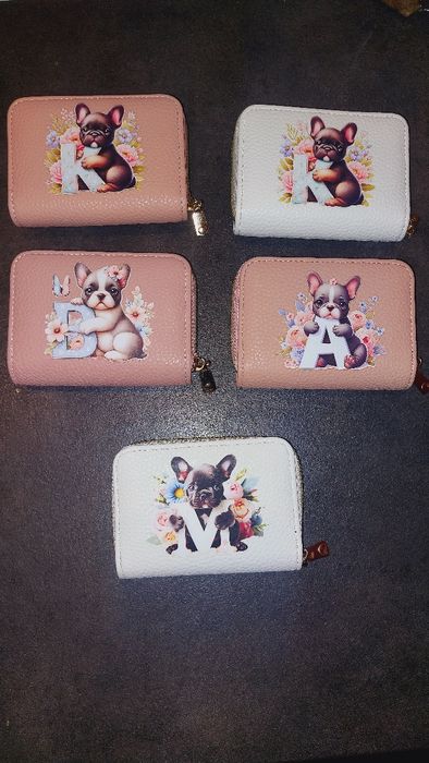 Portfel z buldożkiem i literka