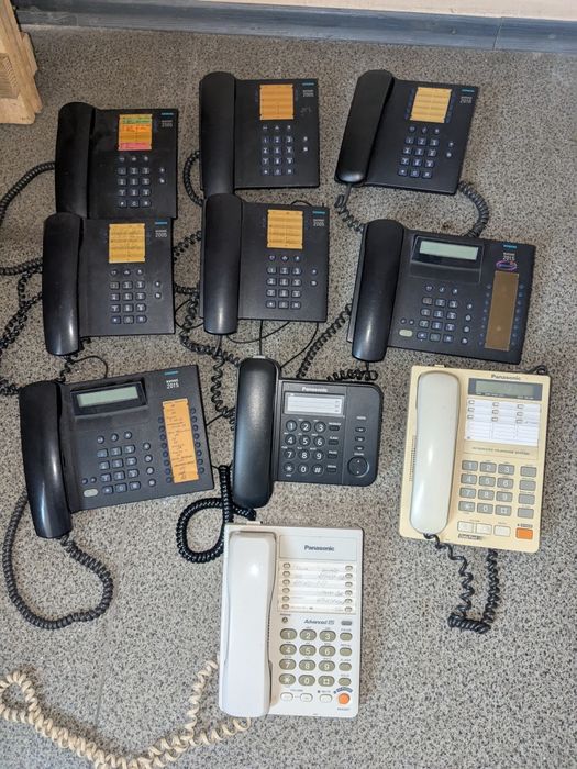 Стаціонарні телефони Siemens і Panasonic