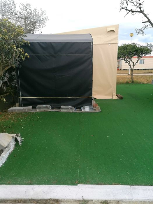 avancado para caravana em parque de campismo
