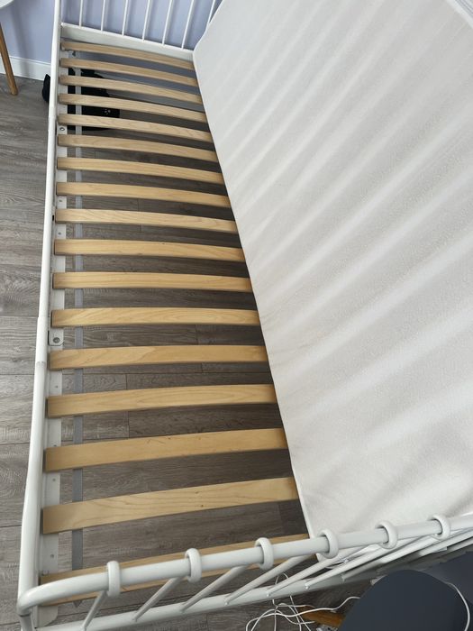 Regulowane łóżko IKEA MINNEN białe z materacem